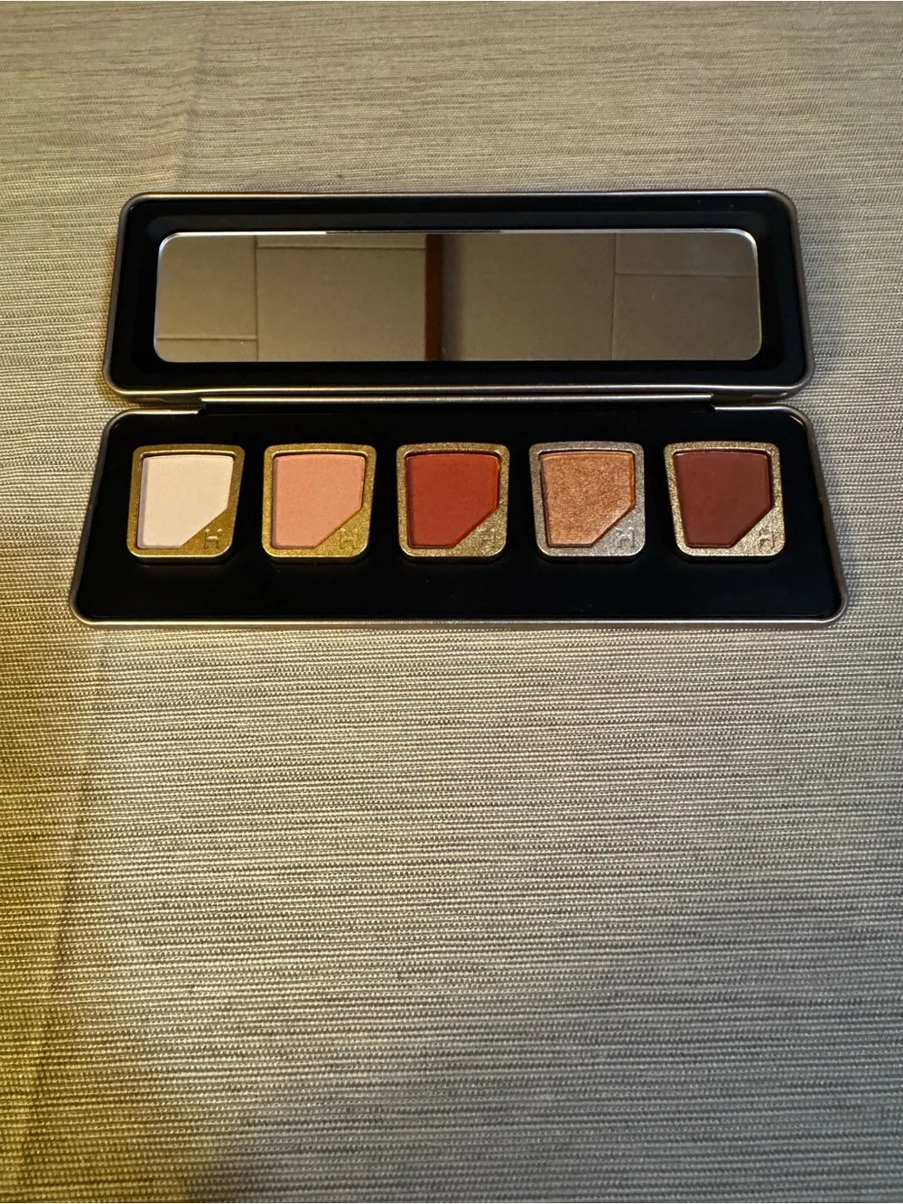 🆕✅HOURGLASS CURATED 5 Pan Palette comes with 5 shadows pictured
